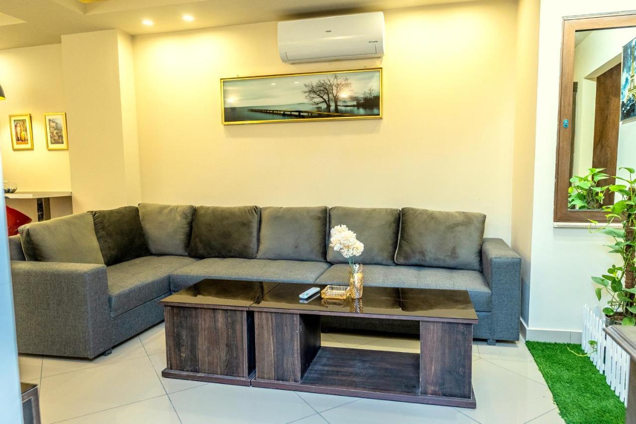 Two Bedroom Deluxe Apartment In Bahria Town ラーワルピンディー エクステリア 写真
