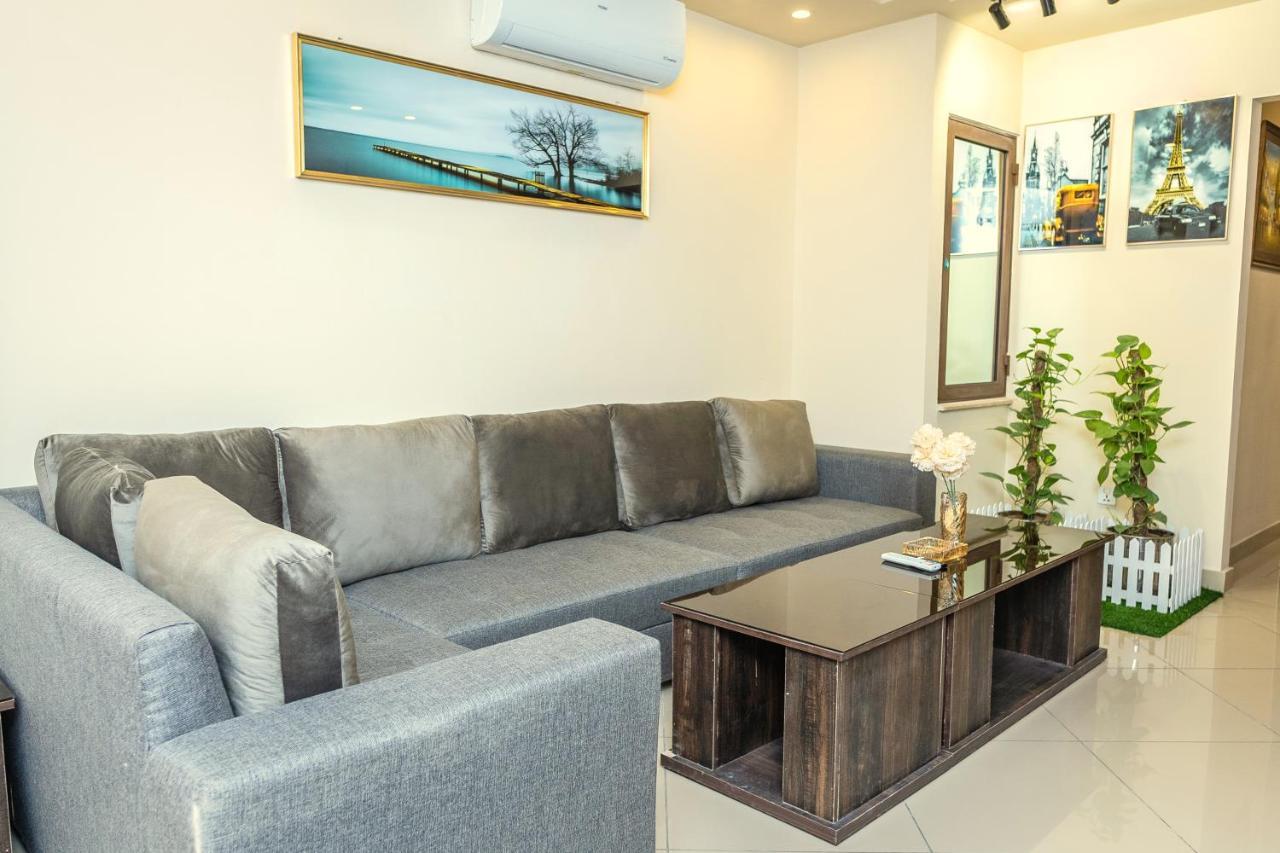 Two Bedroom Deluxe Apartment In Bahria Town ラーワルピンディー エクステリア 写真